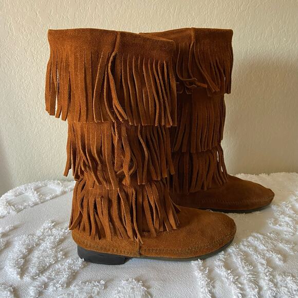 MINNETONKA Leather Moccasin Boots Fringe Suede Rust Sz7 Aztec Indian Indigenous - Picture 1 of 10
